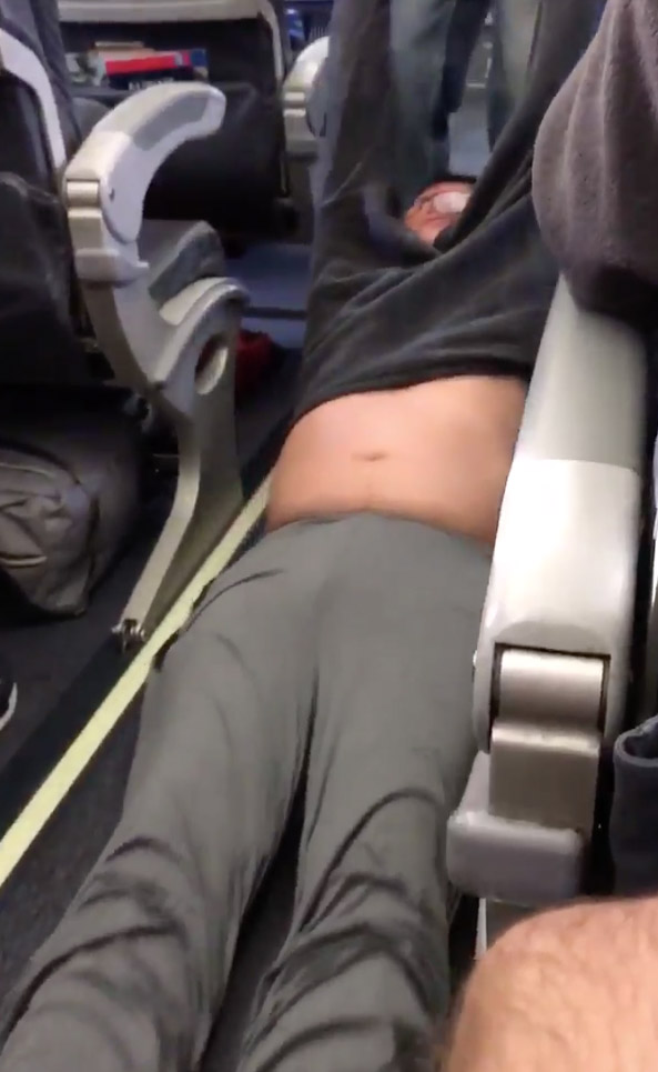 United-Airlines-Shocking-Video-Passenger-Bloodied-Disoriented-13