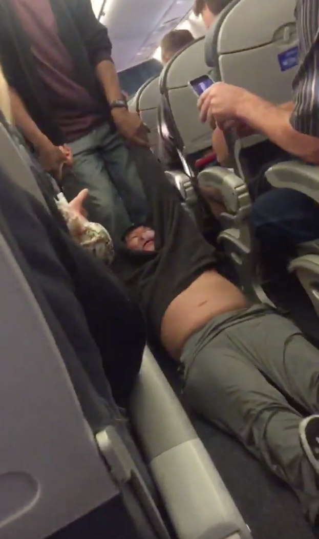United-Airlines-Shocking-Video-Passenger-Bloodied-Disoriented-20
