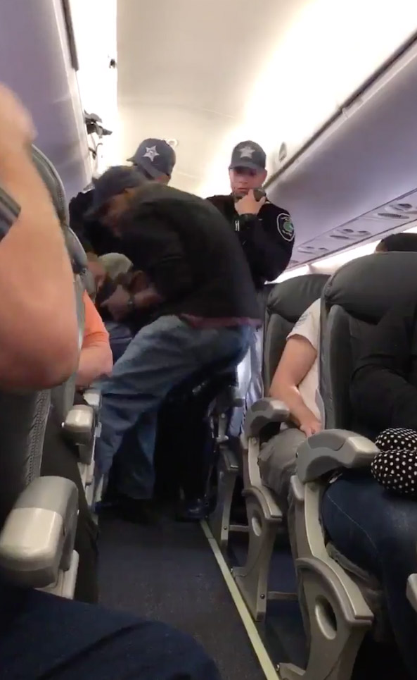 United-Airlines-Shocking-Video-Passenger-Bloodied-Disoriented-4