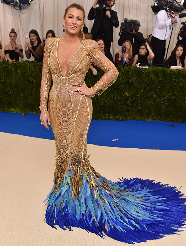 blake-lively-feather-trend-met-gala-2017