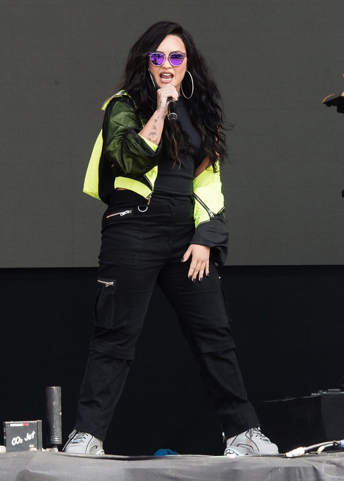 Demi Lovato Sings At The Biggest Weekend Festival