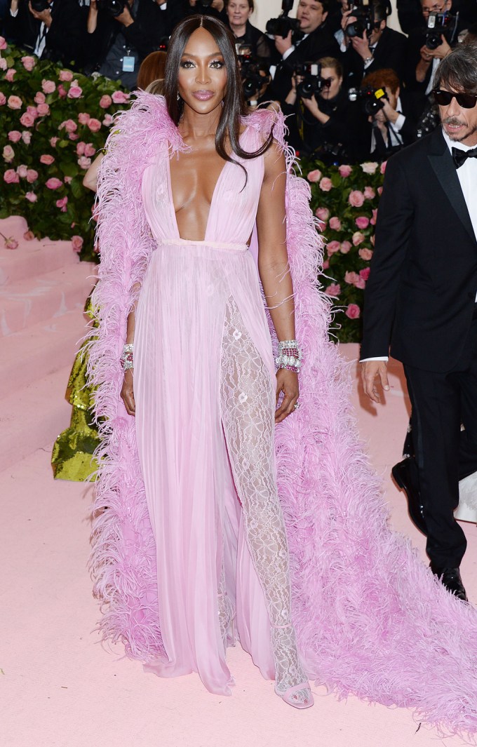 Naomi Campbell Combines Feathers, Lace & Tulle