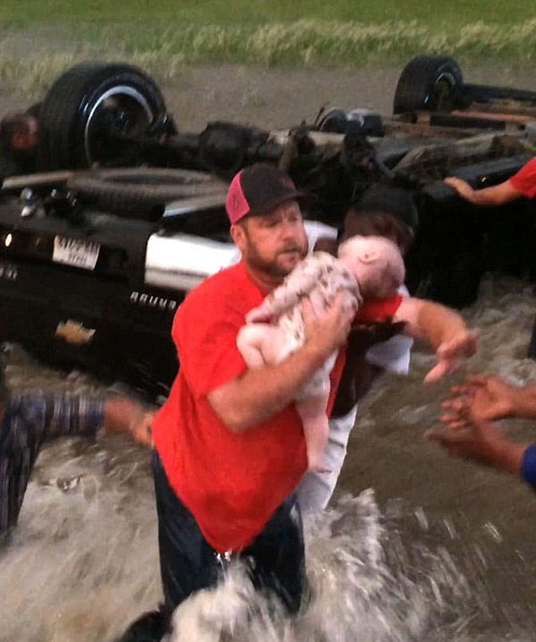 miracle-baby-saved-flood-2