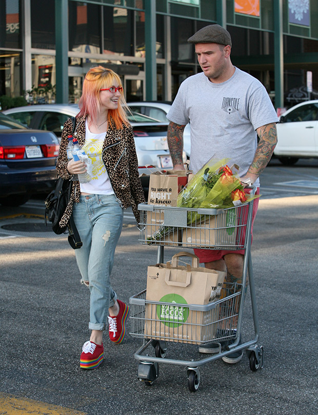Hayley & Chad Go Grocery Shopping
