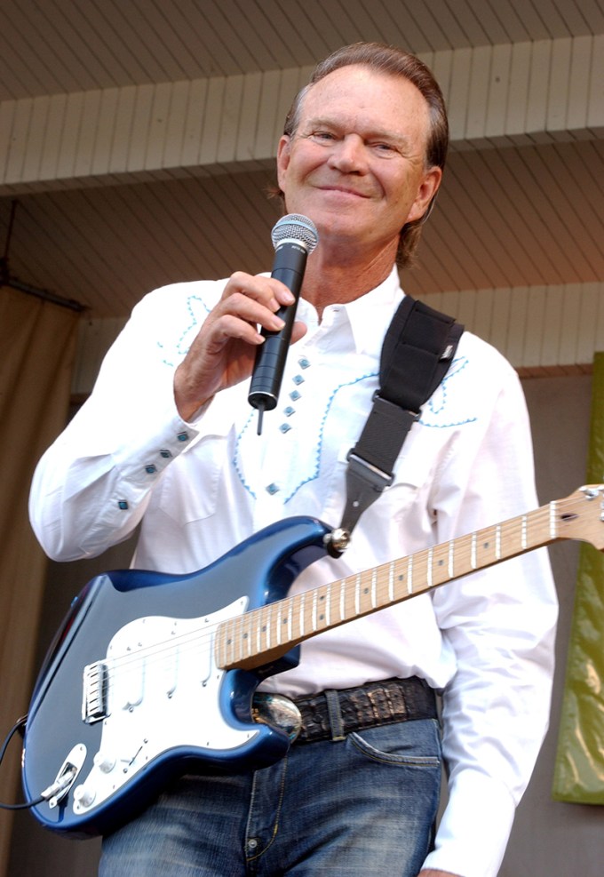Glen Campbell Performs in Chicago in 2006