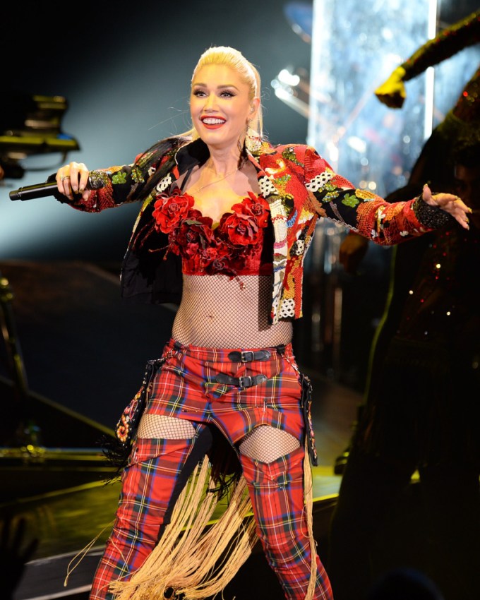 Gwen Stefani Performing In Crop Top