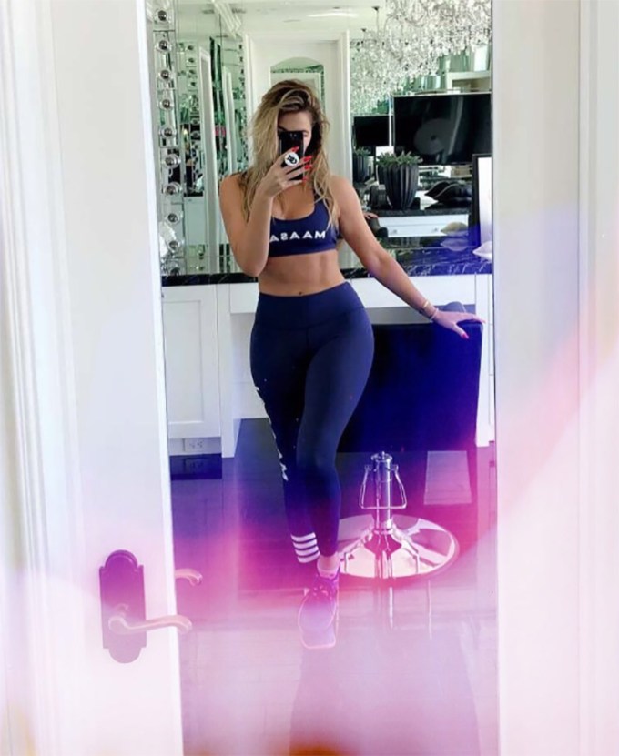 Kardashian & Jenner Sisters Show Off Amazingly Toned Abs — PICS