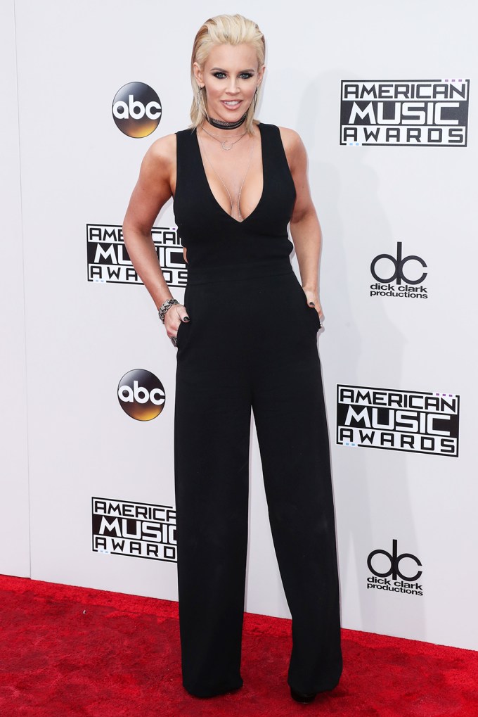 Jenny McCarthy arrives at the 2016 American Music Awards