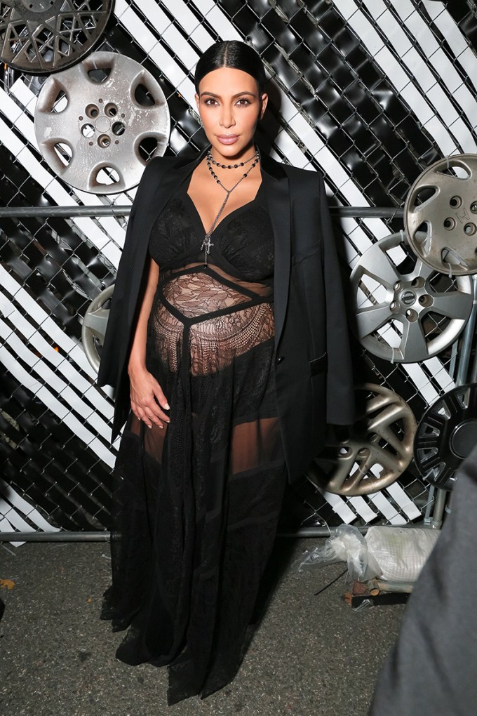 Kim & Kourtney Kardashian’s Maternity Style