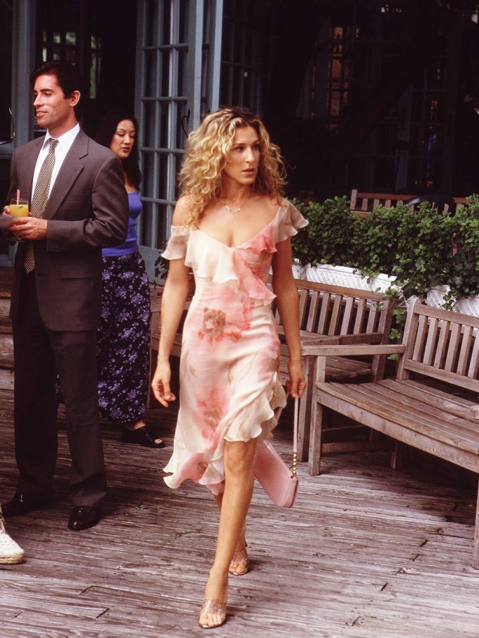 Sarah Jessica Parker Wears Ruffled Dress as Carrie Bradshaw in ‘Sex and The City’