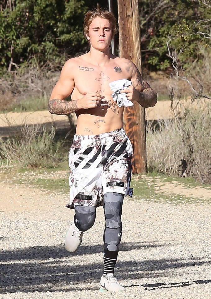 Justin Bieber Goes For A Shirtless Run