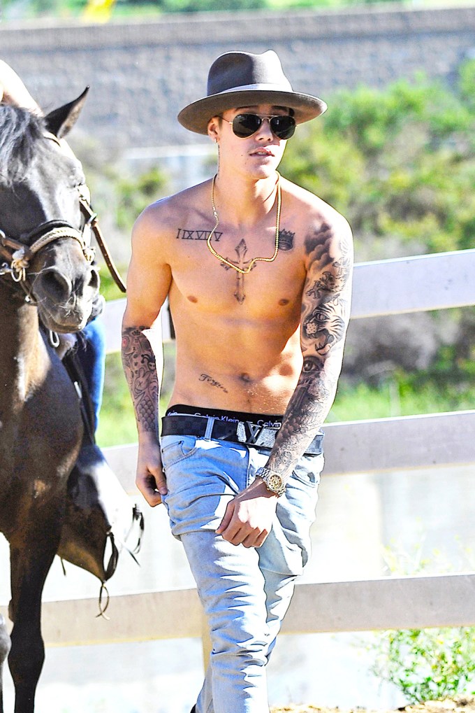 Justin Bieber Wears Jeans & No SHirt
