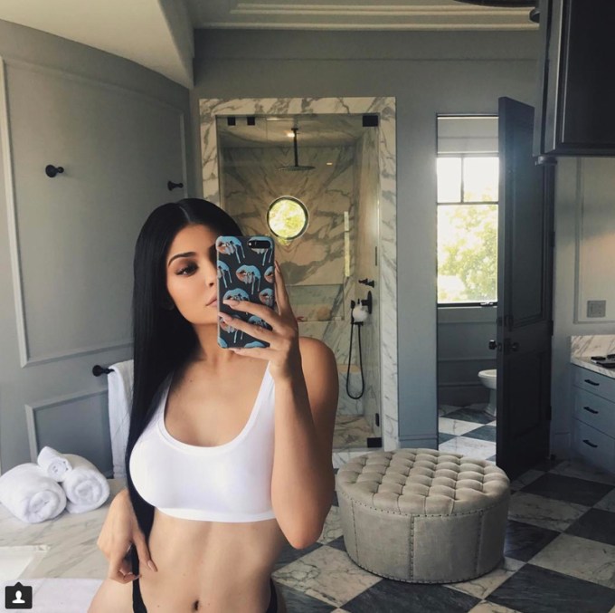 Jenner Sister Abs Vs. Hadid Sister Abs: Which Sexy Siblings Have The Hottest Six Packs Of 2017?