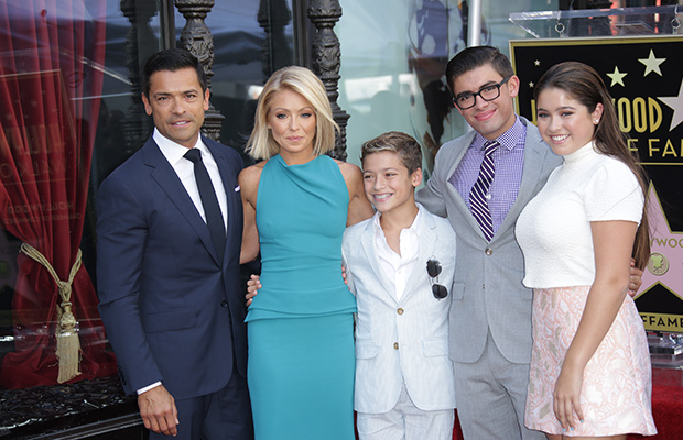 Lola Consuelos poses with her family