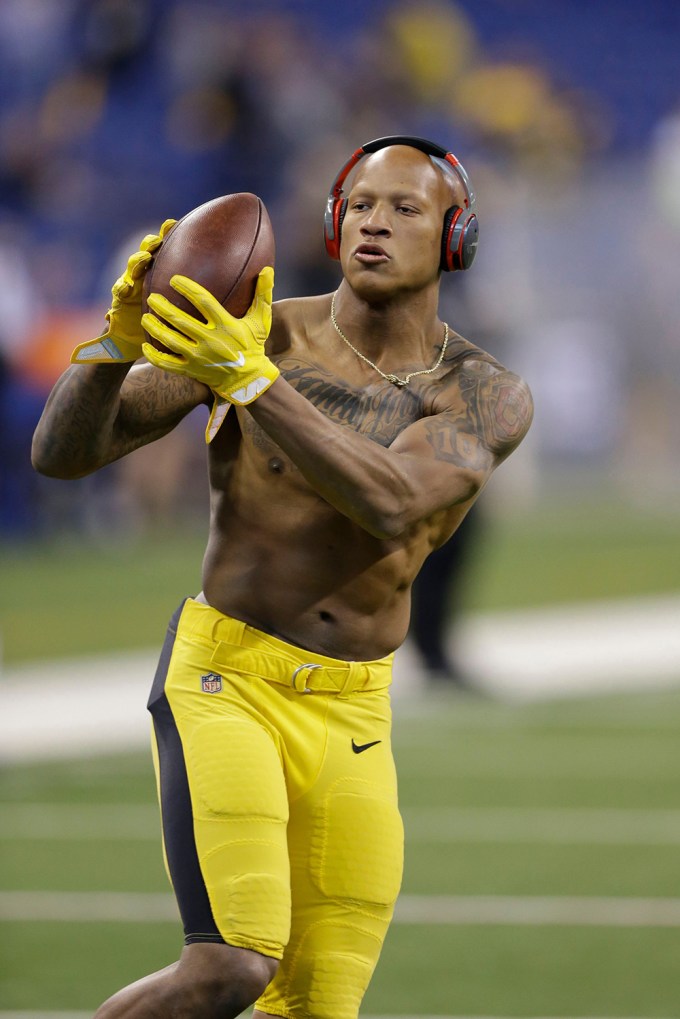 Ryan Shazier Warms Up