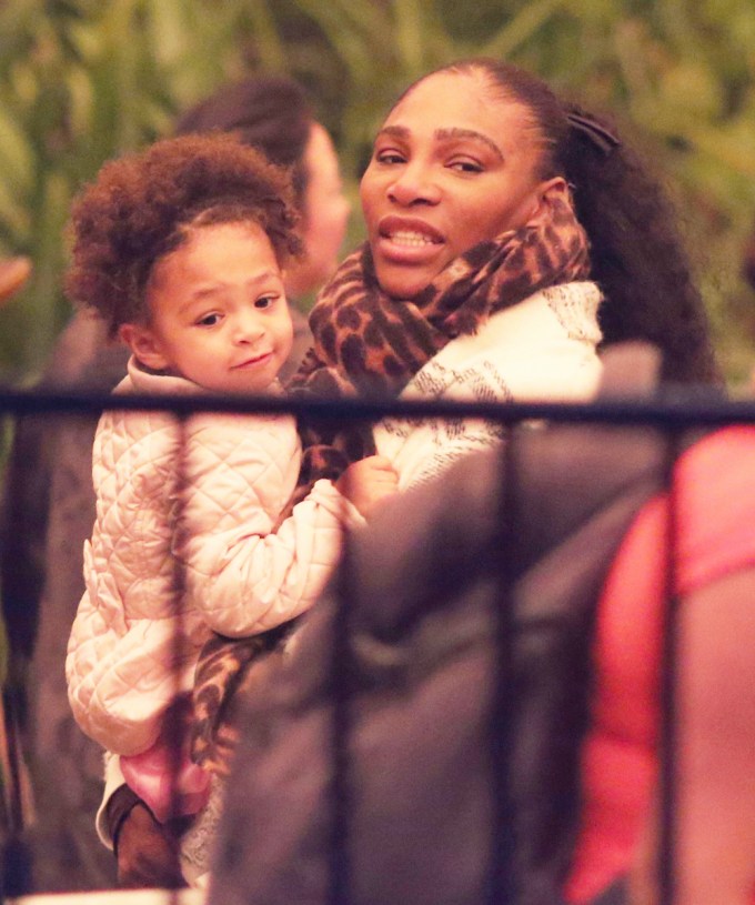 Serena Williams and Olympia check out the animals at the zoo