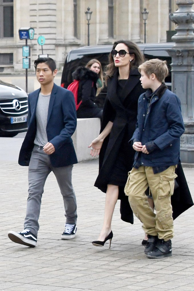 Angelina Jolie arrives at the Louvre with her kids