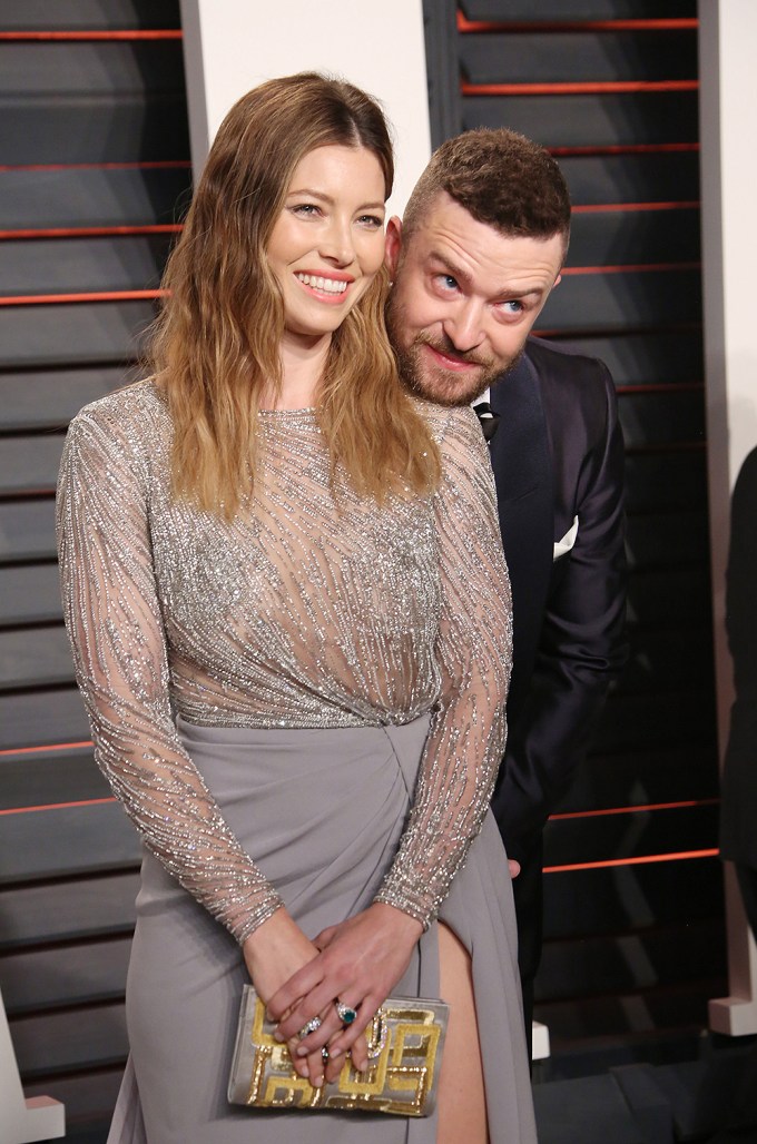 Justin Timberlake puts his head on Jessica’s shoulder