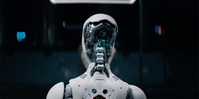 Sprint’s Super Bowl Ad Has Robots Throwing Shade At Verizon