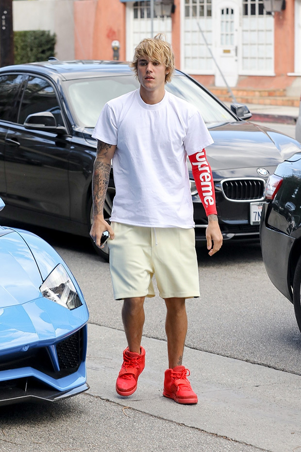 ventilación intervalo Ananiver Justin Bieber Wears Kanye West's Red October Sneakers At Gym — Pics –  Hollywood Life