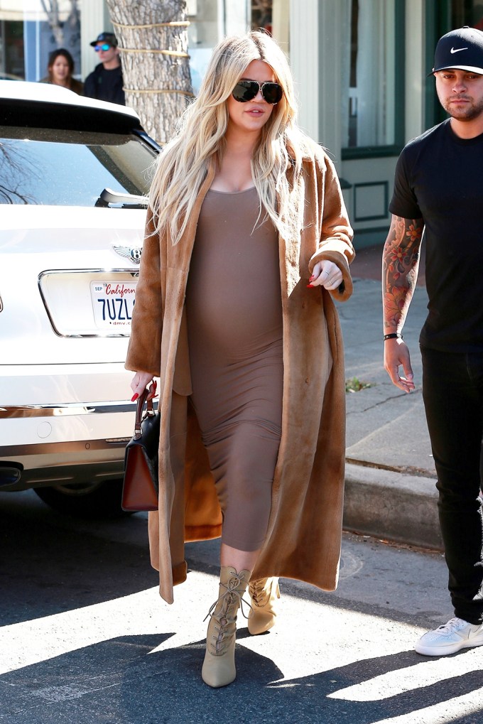 det er nytteløst Ups Kostumer Kylie Jenner Vs. Khloe Kardashian's Maternity Looks: Photos – Hollywood Life