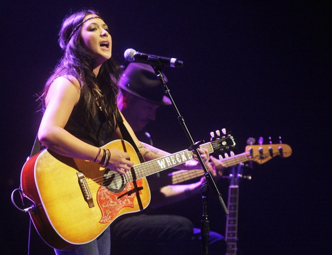 Michelle Branch Performs