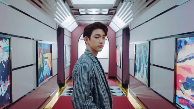 GOT7 Hits Up A Gallery In ‘Look’ Video