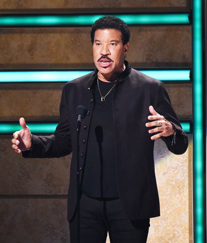 Lionel Richie Is Serious On Stage