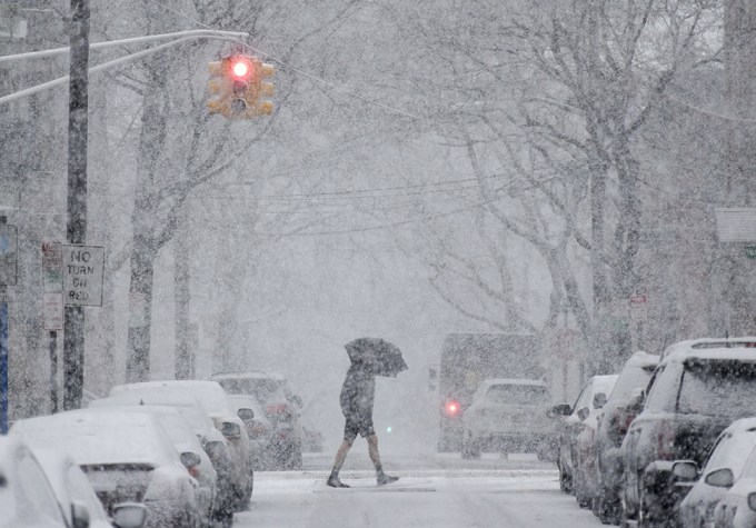 ThunderSnow: East Coasters Share Wild Videos & Photos Of Crazy Storm Tearing Through NYC & More