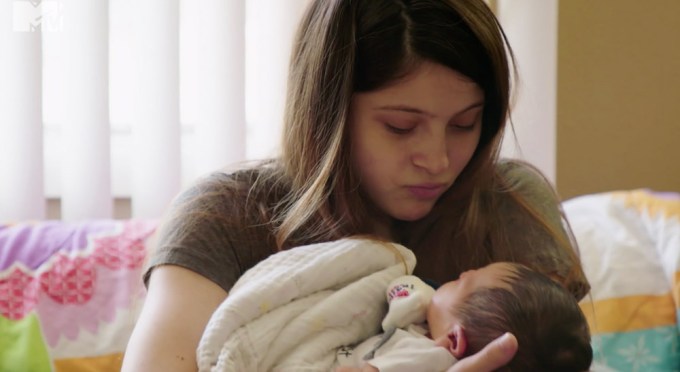 Brianna Jaramillo holds her son on ‘Teen Mom: Young & Pregnant’