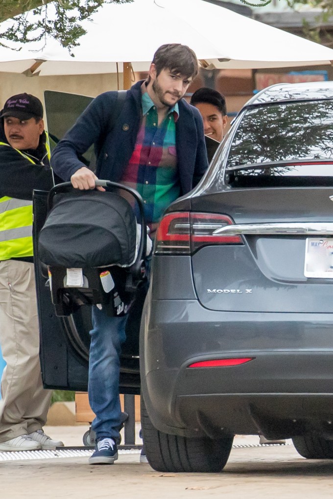 Ashton Kutcher Grabs Dimitri’s Car Seat