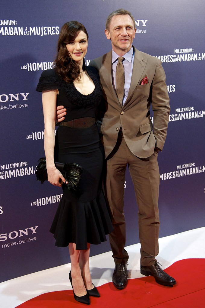 Rachel Weisz & Daniel Craig pose for pics