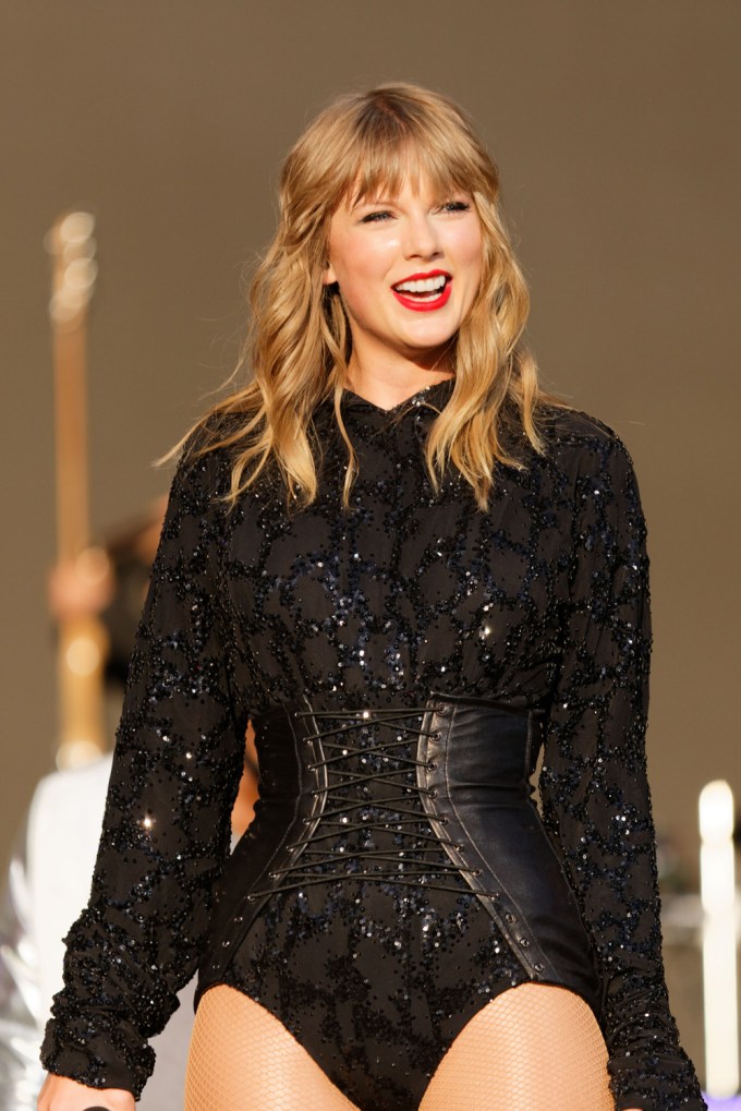 Taylor Swift Stuns On ‘Reputation’ Stage