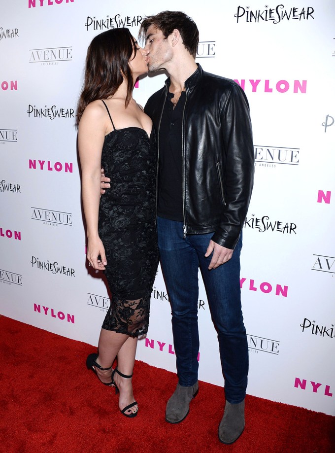 Ashley Iaconetti & Jared Haibon Kissing On Red Carpet