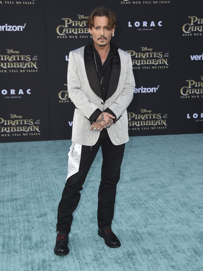 Johnny Depp poses on the carpet