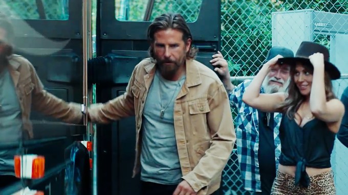 Bradley Cooper Leaves Tour Bus In ‘A Star Is Born’