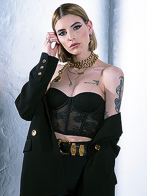 Juliet Simms Reflects On Viral Airplane Fight Video 2 Years Later –  Hollywood Life