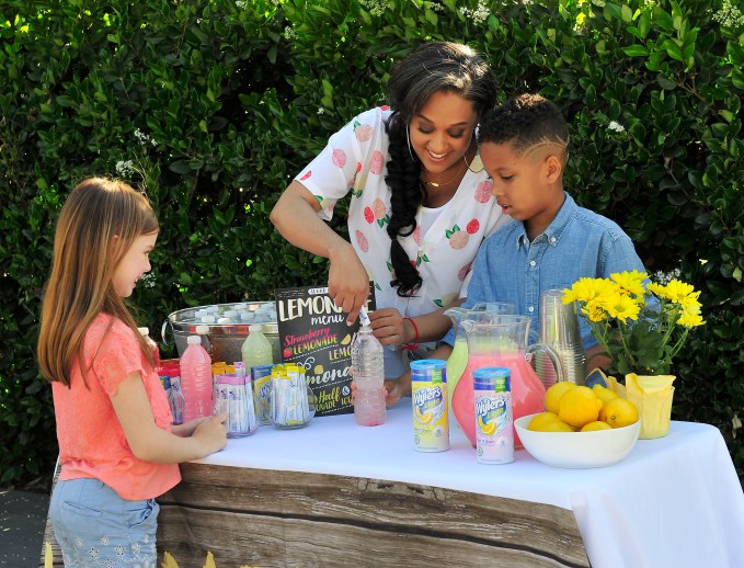 Tia Mowry and her son Have a Lemonade Sale