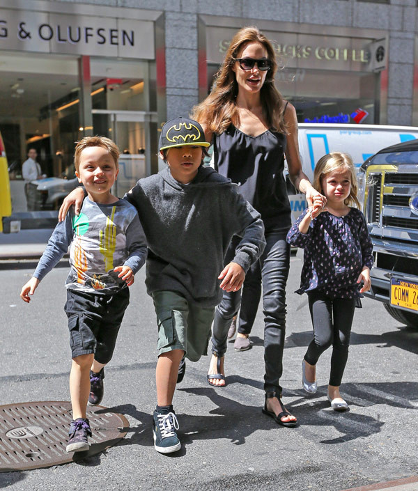 Angelina & Kids Jay Walk