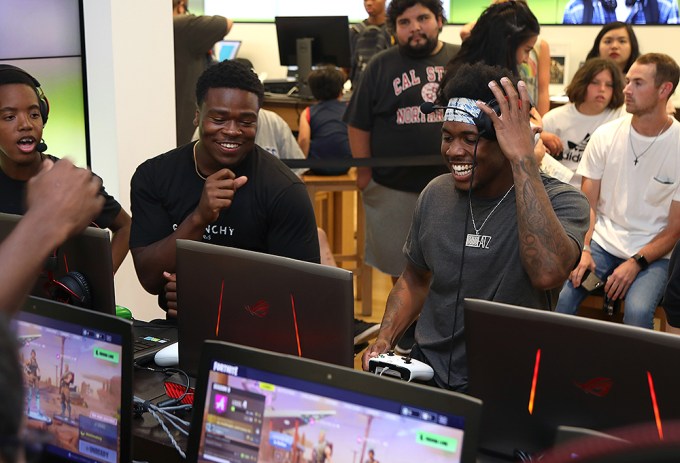 Microsoft Stores Pro Player Charity Fortnite Duos Tournament, Presented By Kor Media Entertainment