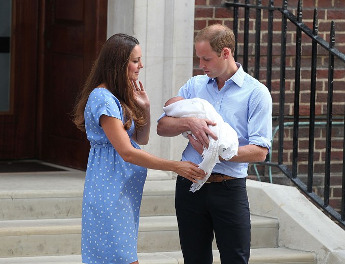 Prince George leaves the hospital with mom and dad