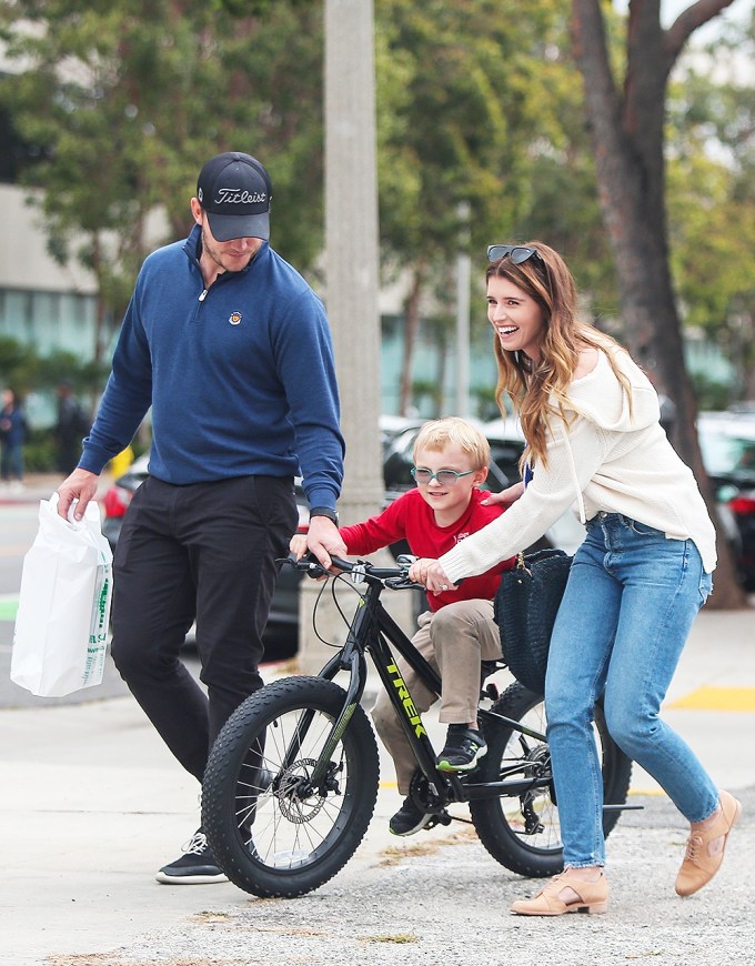 Chris Pratt & Katherine Schwarzenegger Teach Jack To Bike