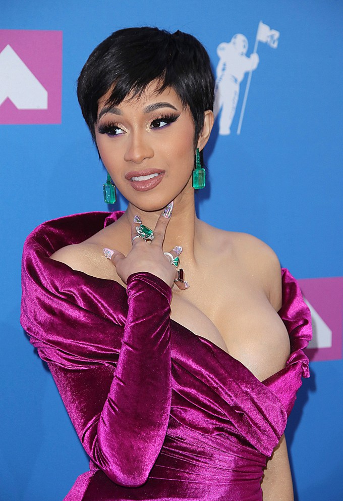 Cardi B's Hairstyles: Pics Of Her Craziest Hair Transformations – Hollywood  Life
