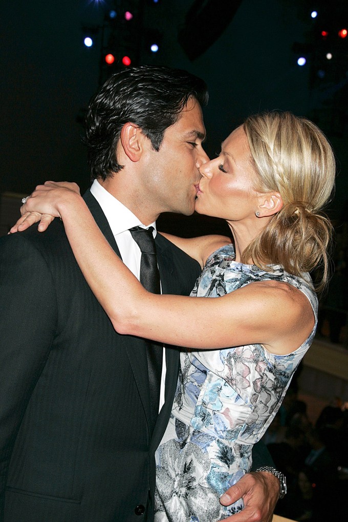 Kelly Ripa & Mark Consuelos kiss at an event