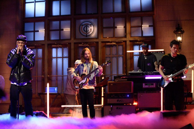 Travis Scott performs with John Mayer on ‘SNL.’