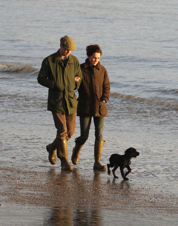 Prince William & Kate Middleton’s Beach Stroll