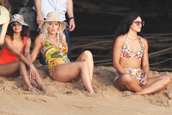 Katy Perry Shoots A Music Video In Hawaii