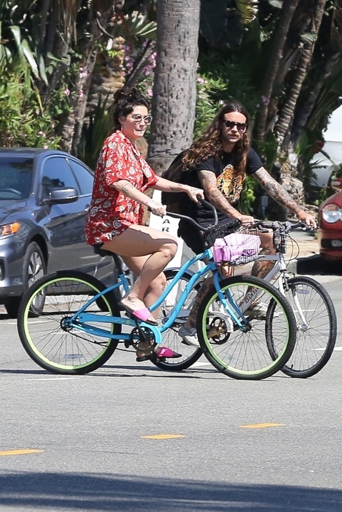 Kesha Bikes In Venice With Boyfriend Brad Ashenfelter
