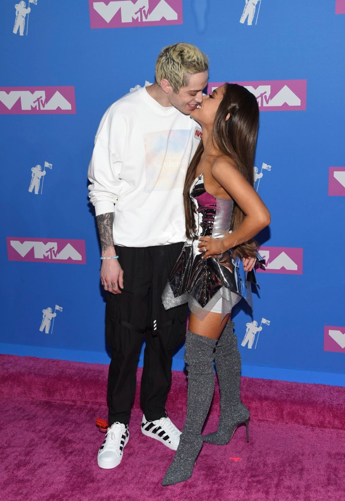 Ariana Grande & Pete Davidson share a kiss