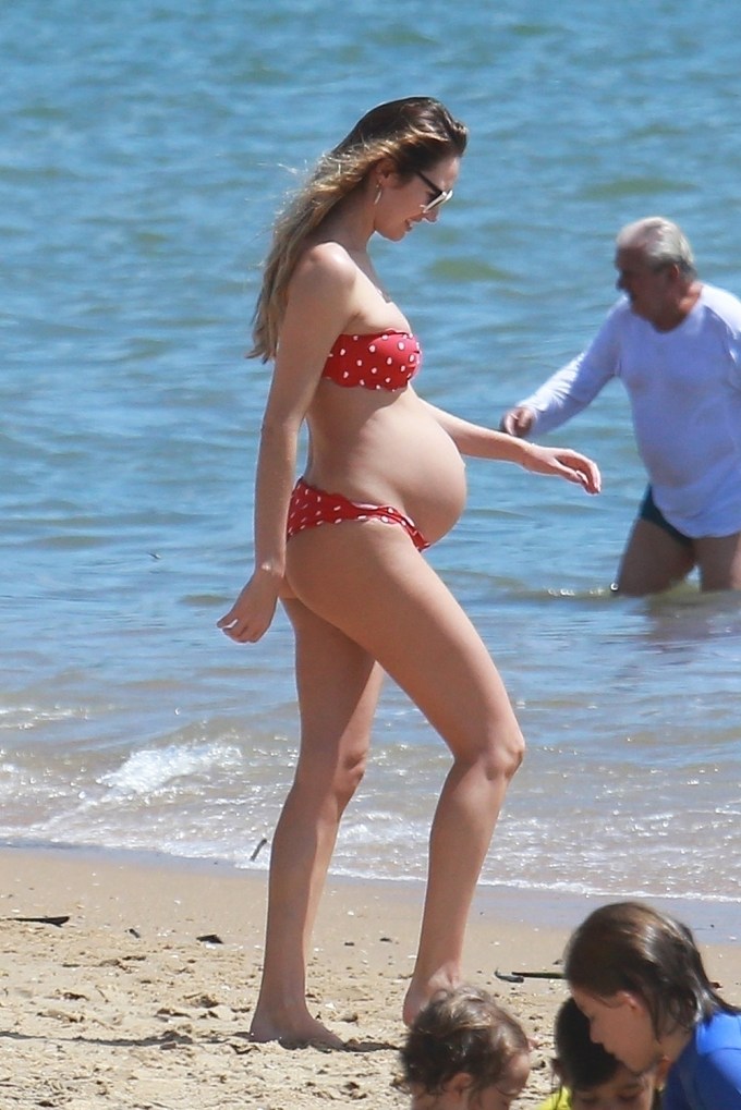 Pregnant Victoria’s Secret Models’ Bare Baby Bumps